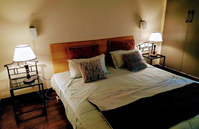 Private room in Studio Apartment with Green lawns