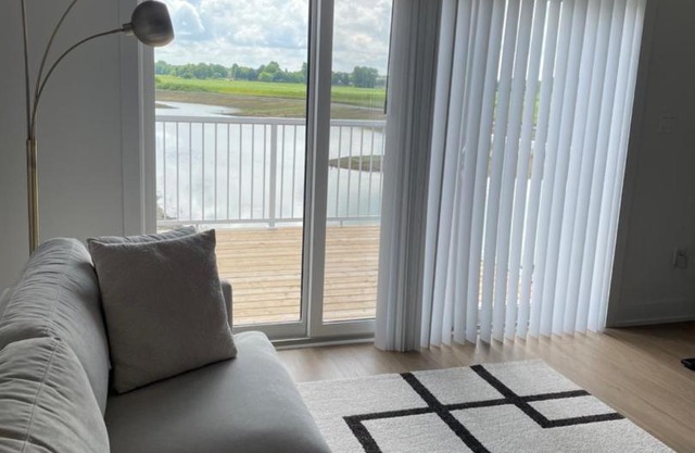 Private Room in Stratford Townhome