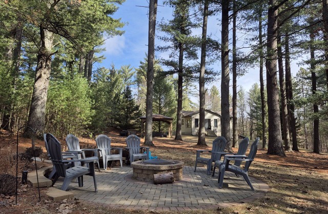 Private Secluded House on 12 acres, Nature Forest Retreat in Amherst, Wisconsin