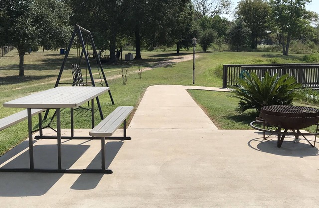 PRIVATE-SECLUDED-Shooting range & fishing-1200 sq' house on 10acres w/pond WIFI