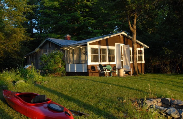 Private Secluded Waterfront Cottage - Discounted Sept Rates!