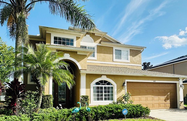 Private South Facing Hot-Tub/Pool, 4 Bed/Bath Villa in Disney and Universal area