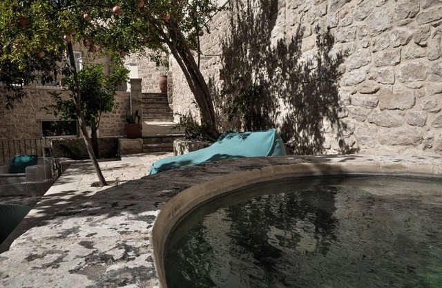 Private stone retreat with garden in the historic centre of Modica