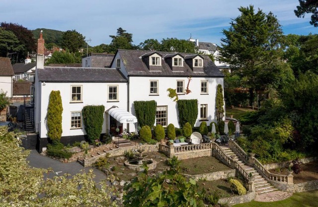 Private Use-Mount Pleasant Hotel 17 BR (sleeps32)