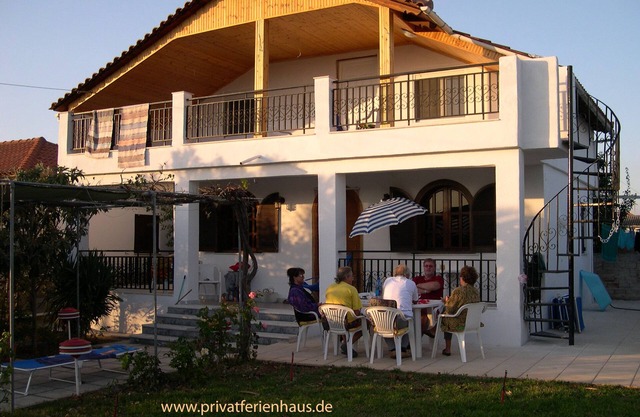 Private vacation home by the sea with a beautiful garden in a quiet location