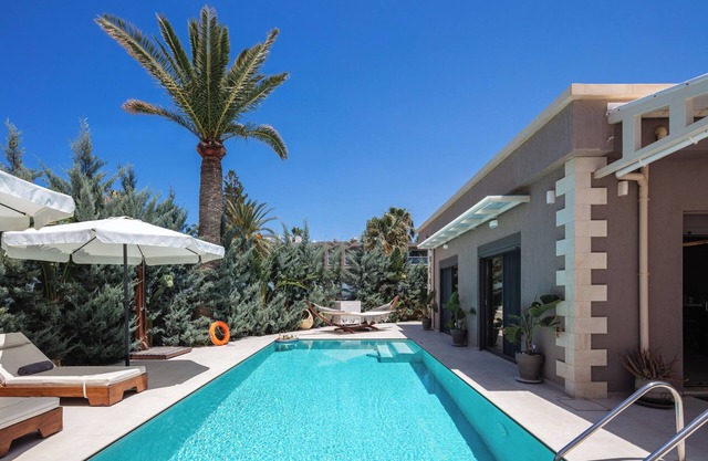 Private villa, 150 m to the beach, walking distance to all amenities!