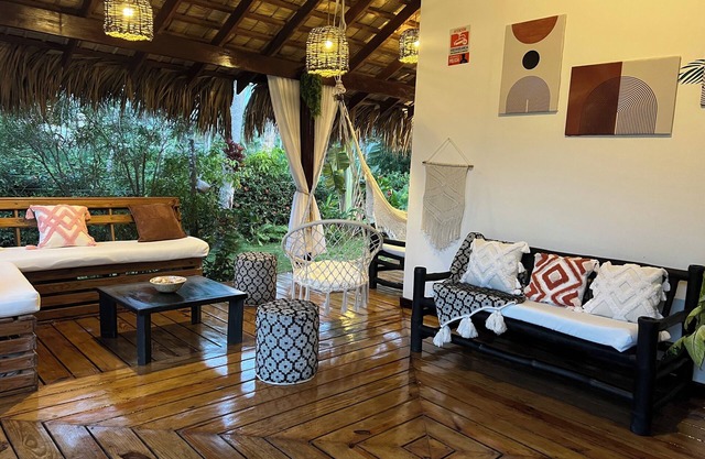 Private Villa 5 minute walk to Playa Bonita, Restaurants and Bars