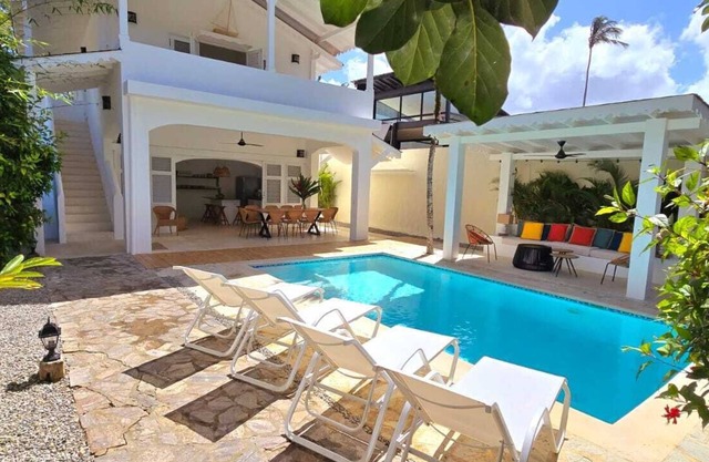 Private Villa 5BR A/C/80m beach-restaurants-bars/private pool & garden/WIFI