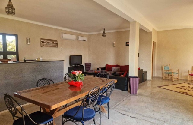 PRIVATE VILLA - HEATED POOL