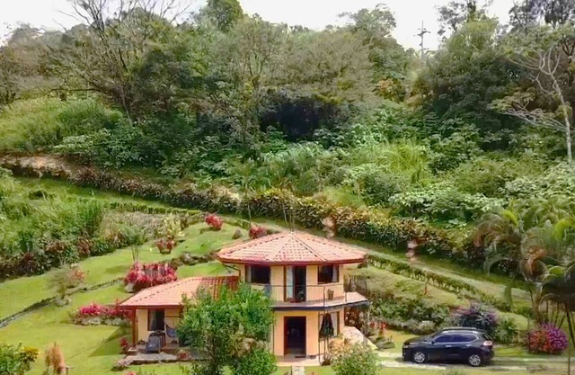 Private Villa is Paradise with Tropical Gardens & Rain Forest Trail by River