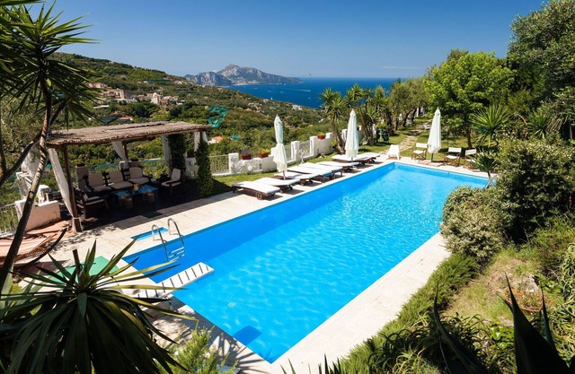 Private Villa with sauna, A/C, private pool, WIFI, TV, patio, panoramic view, close to Sorrento
