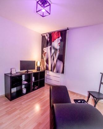 PRoJET KUROI - Love Room BDSM - Balançoire, Banc de fessée, Cage, Croix, Tantra
