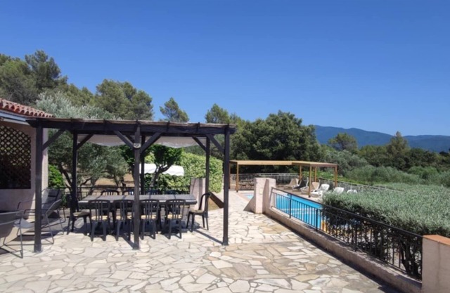 Propriété 10/12 Personnes Avec Piscine au Calme