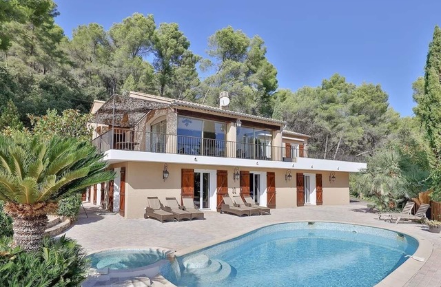 Provençal Residence - Swimming Pool & Pool House