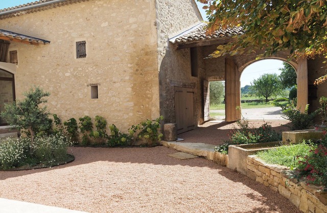 Provencal farmhouse renovated in 2019, authenticity, charm, air conditioning, SPA-Pool-Village