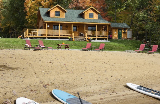 PVT sandy beach,canoes,kayaks, paddle boards,dog friendly,1 min to Lake Estate
