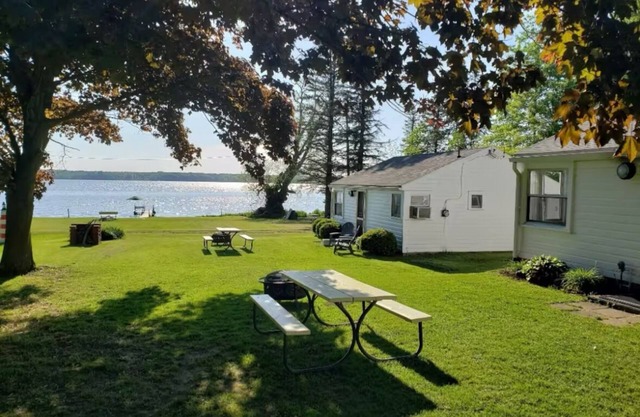 Pymatuning Lakefront Cottage 1 with Dock Slip
