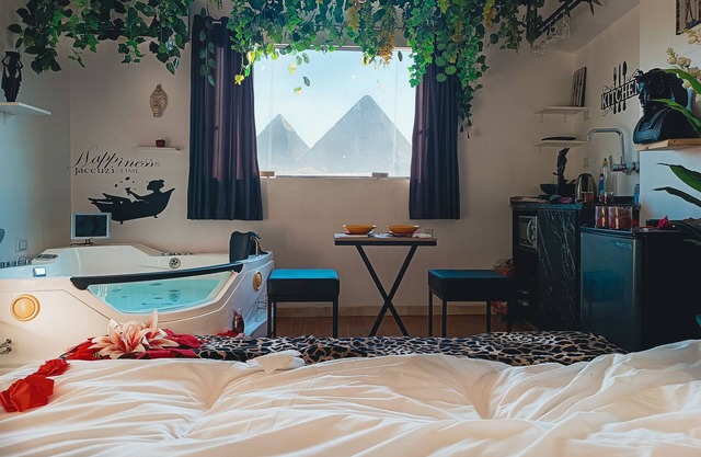 Pyramids Icon with pyramids view