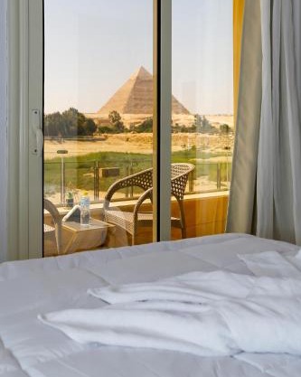 Pyramids Land Hotel