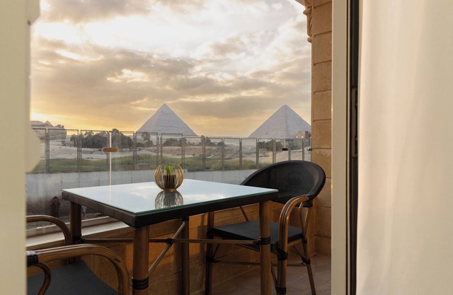 Pyramids land hotel