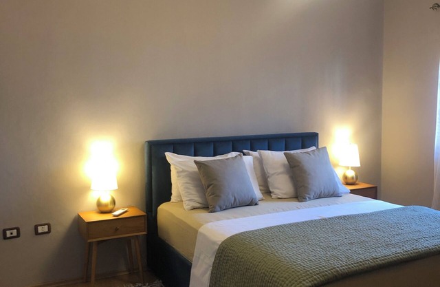 Qemal Stafa Apartment, 2 bedroom apartment at the heart of Tirana New Bazaar.
