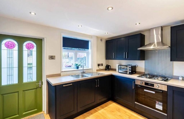 🏡 Quaint Historic Home | Charming Stay in Barton ✨