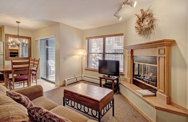 Quaint Studio in Heart of Breck Steps to Snowy Fun by RedAwning