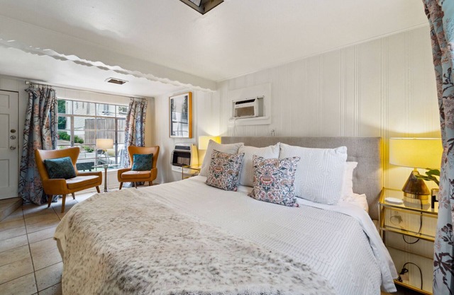 Quaint Tree-Lined Studio in Historic Enfield