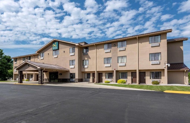 Quality Inn & Suites Warren