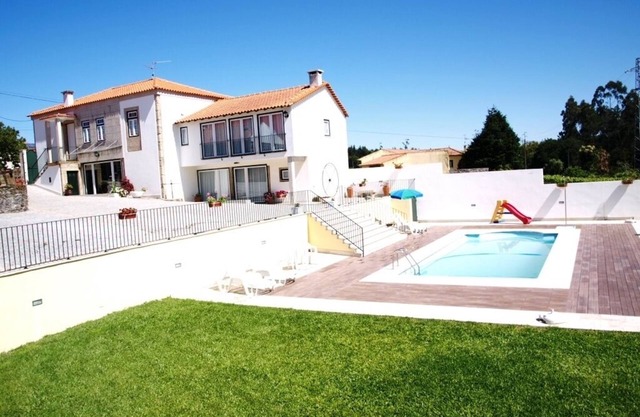 Quality villa with swimming pool and soccer pitch, large barbecue area