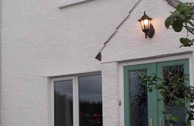 Quantock Cottage, Stogursey- 400 year old spacious and quirky cottage