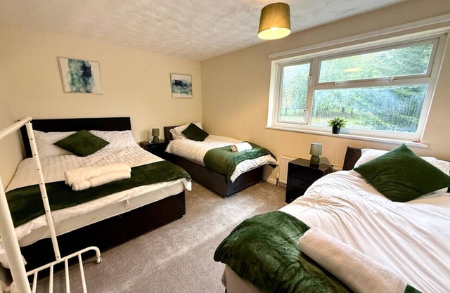 Queens House Long Stay Free Parking Sleeps 7