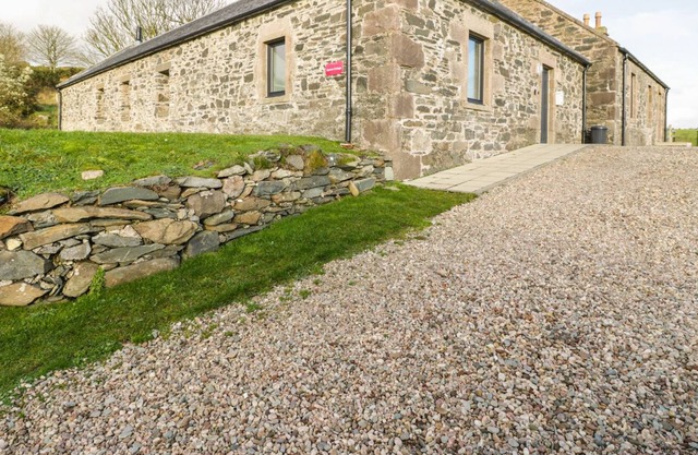 QUIEN EAST (SPENCE COTTAGE), pet friendly in Rothesay, Isle Of Bute
