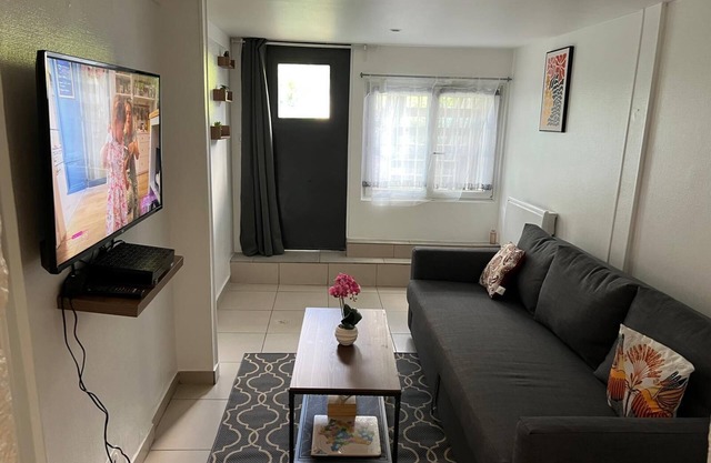 Quiet 2-room apartment near Paris, independent entrance