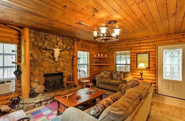 Quiet 2BR Jasper Cabin w/Tranquil Creek Views