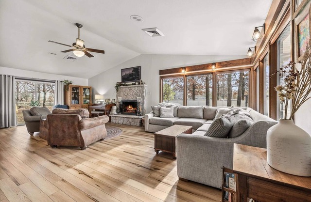 Quiet 3 bedroom family friendly bungalow in peaceful Stevens Point