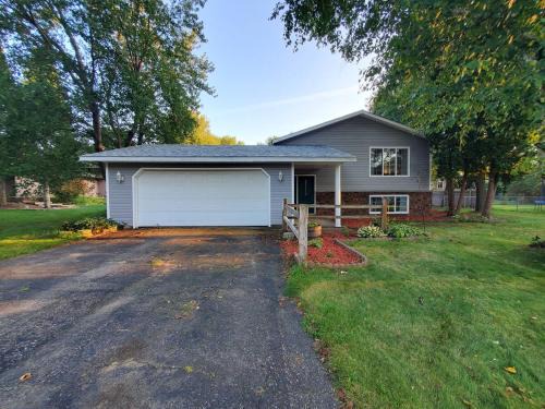 Quiet 3BR 2BA Near Mall, Shopping Centers, and I-94