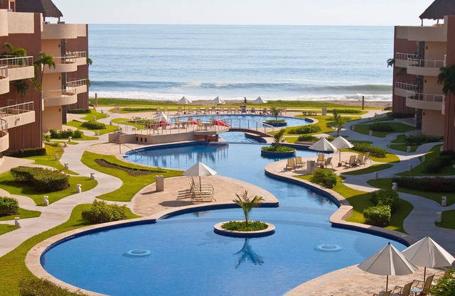 Quiet and peaceful relaxation on the Pacific shore