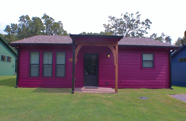 Quiet cabin, hot tub, firepit, no pet fee, NEW, 4 person occ