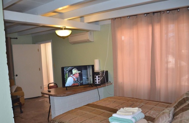 Quiet Casita #7 on 5 Acre Ranchette, 1 BR 1 BA, kitchenette, Laundry 5 acres