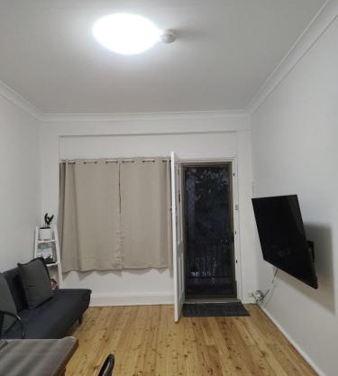 Quiet, central, cosy one bedroom villa in Kogarah