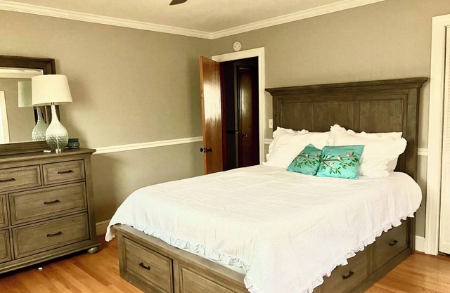 Quiet countryside home with exceptional sunrise view!