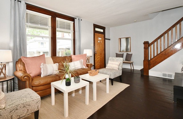 Quiet Hilltop Bungalow