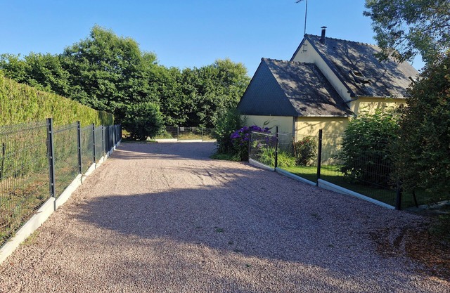 Quiet house. Pets welcome.