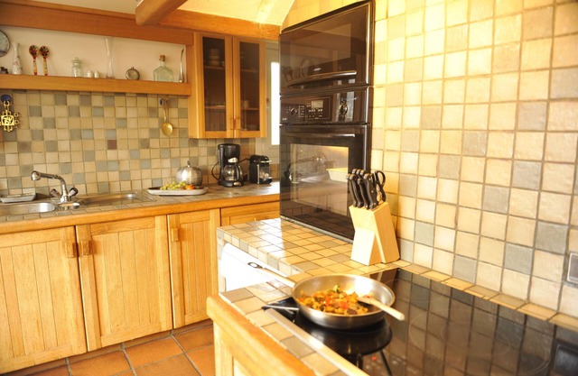 Quiet house, sunny, near village, sleeps 4, 180m2, large volumes