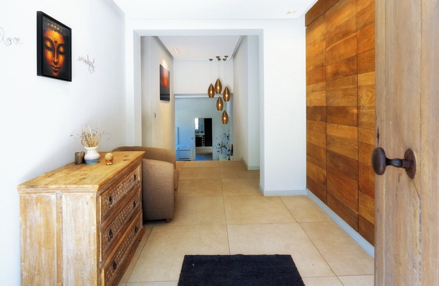 quiet house with garden and swimming pool between the sea and the mountain