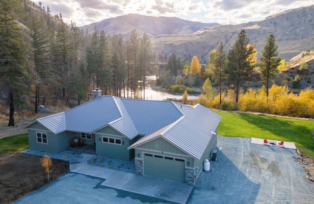 Quiet New Home on Methow River secluded! Near Golf, Trails and Winery’s