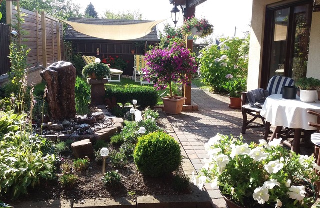 Quiet Non smoking apartment (approx 80sqm.) Located right on the edge.