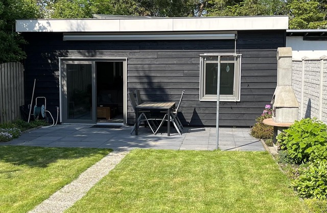 Quiet recreation house in Zeeland with Netflix