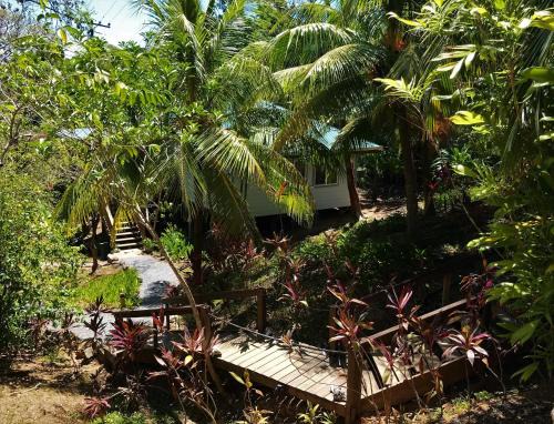 Quiet Retreat, Ideal For An Intimate Romantic Getaway Or 2 Couples